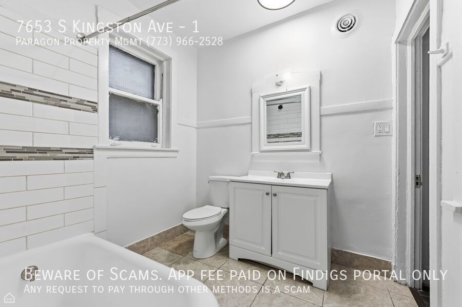 7653 S Kingston Ave property image